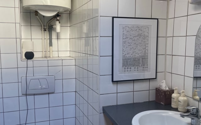 Charming apartment in the 20th Arrondissement. - Picture 8