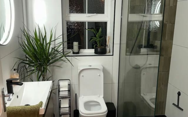 Double room in terraced house 1.5km / 10 min walk from town centre
