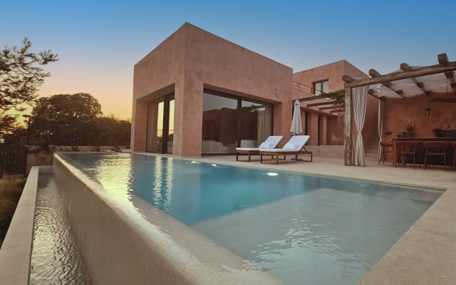 Villa Arcobaleno: Tranquil Luxury Retreat Amidst Nature's Beauty