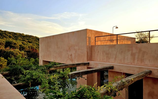 Villa Arcobaleno: Tranquil Luxury Retreat Amidst Nature's Beauty