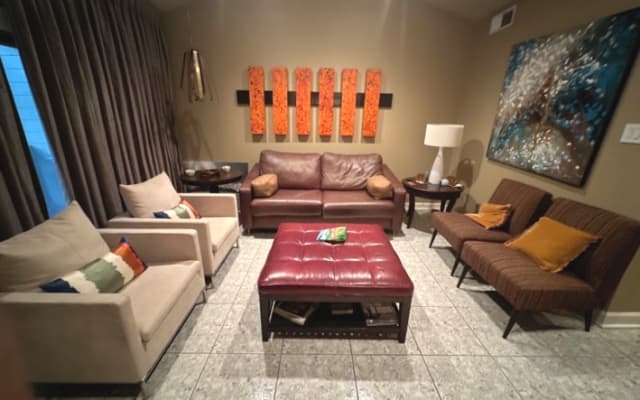 Gorgeous luxury 1 bedroom condo
Gated complex, near Galleria
Upgraded