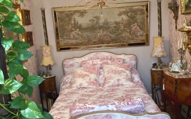 2 bedrooms and en-suite bathroom in charming house with swimming pool