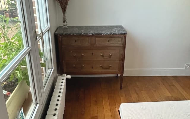 Chambre privée sur terrasse calme