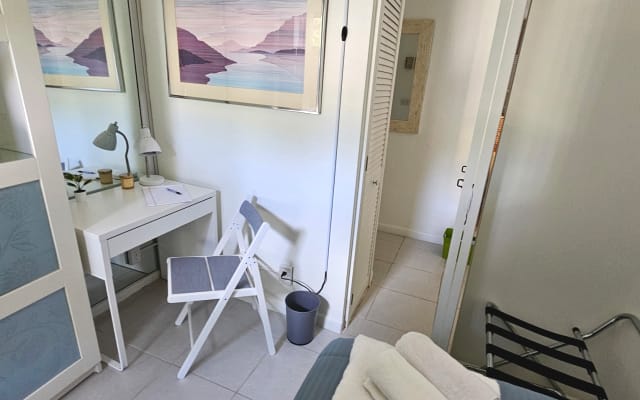Sunny Isles Beach historical condo, single tidy room in our cozy apt