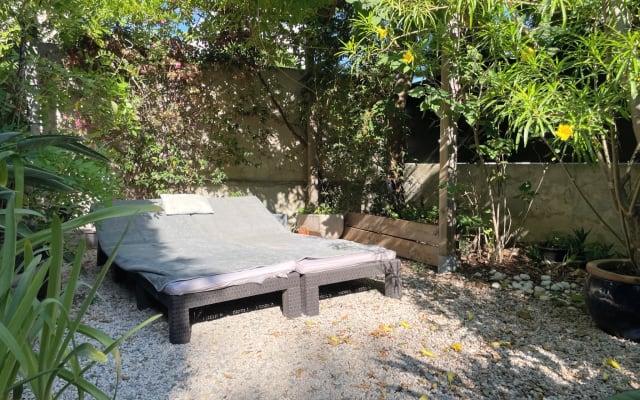 Camera privata in casa con giardino, tranquilla e ben collegata