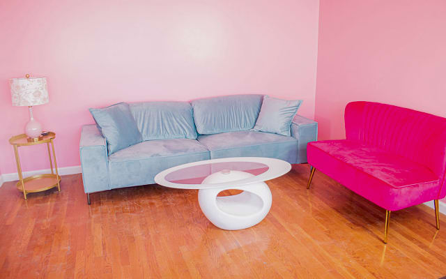 Pink Dream House Apartment 20 Mins to Times Square