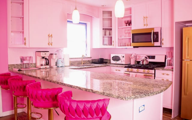 Pink Dream House Apartment 20 Mins to Times Square