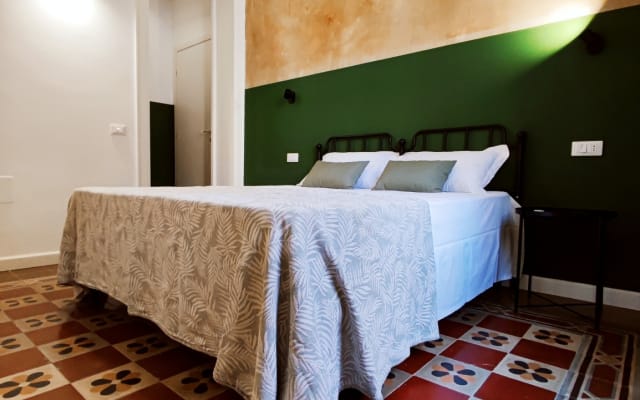 Donna Oliva Guest House, elegant rooms with private bathrooms in town.