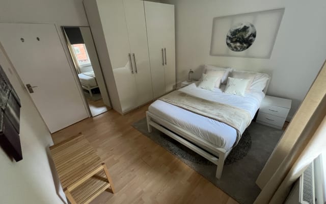 Big Double Room in a 1-bed Flat in Central King's Cross