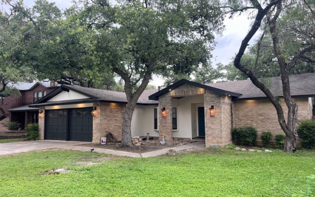 Casa espaçosa perto de UTSA, The Shops at La Cantera, Six Flags & The...