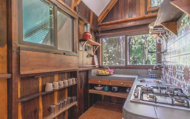 Maison dans les arbres avec une magnifique vue panoramique sur la...