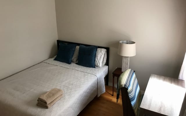 Charming room in West New York Only 15 mins commute to Times Sq.