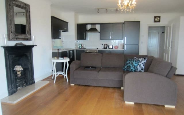 Oliver's listing on misterb&b - lounge with sofa bed and kitchenette 