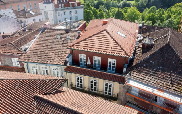 Charmoso e novo apartamento de 1 quarto no centro da cidade.