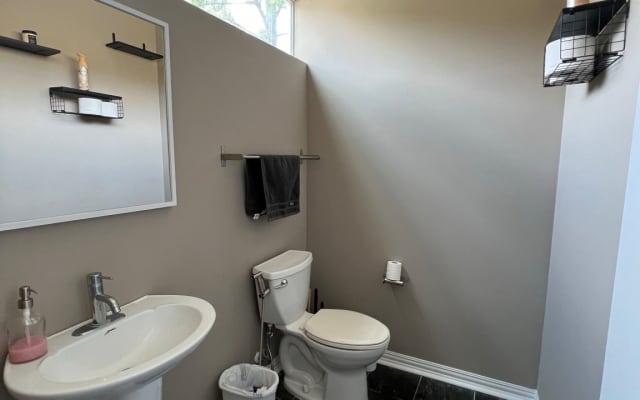 Ricky's listing on misterb&b - Restroom off living room