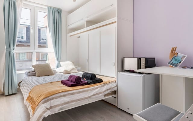 Quarto com casa de banho privativa em Liverpool City Centre by Gay...