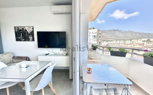 Apartamento central com terraço e vista para as montanhas e o mar