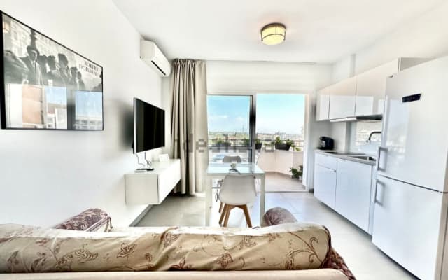 Apartamento central com terraço e vista para as montanhas e o mar