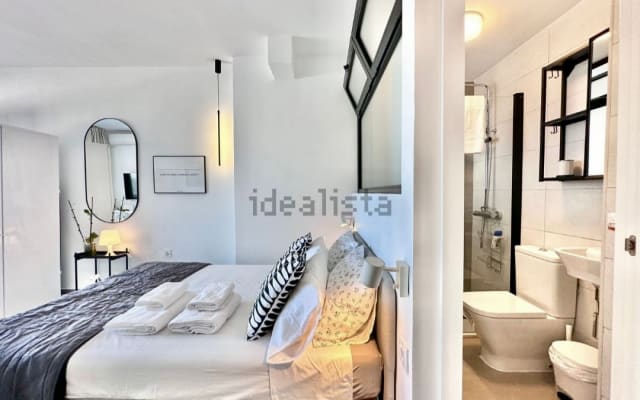 Apartamento central com terraço e vista para as montanhas e o mar