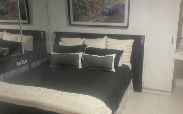 Apartamento no rés do chão em frente à praia em Surfers Paradise.