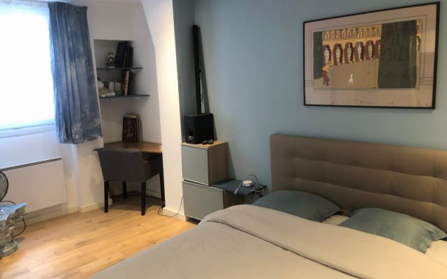 Spacious en-suite bedroom in beautiful apartment