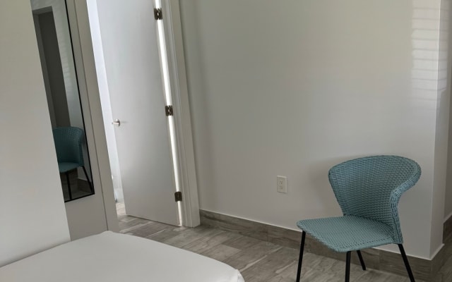 Edgar's listing on misterb&b - Bedroom one with on suite 