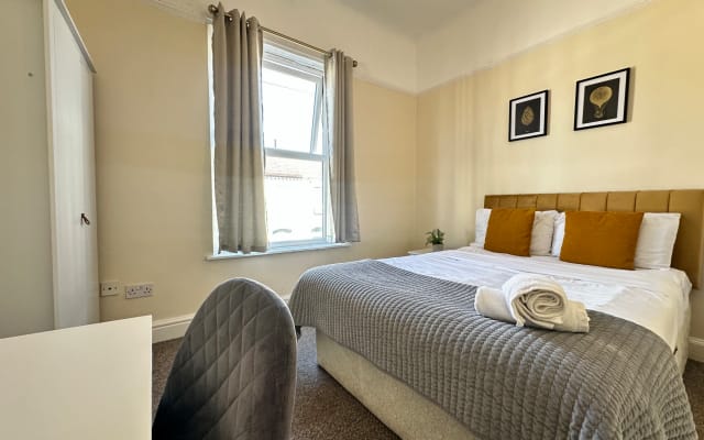 Orange Rentals | Home for 10 guests | Sefton Park & Lark Lane