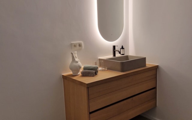 Modern guest room in green residential area - Picture 4
