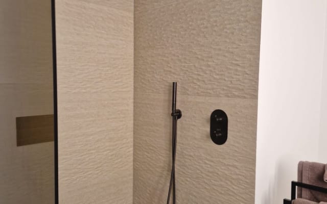 Modern guest room in green residential area - Picture 5