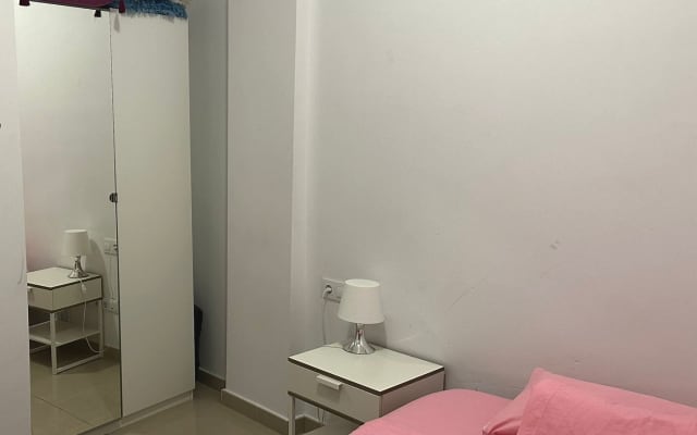 Quarto duplo e casa de banho para alugar no centro de Palma