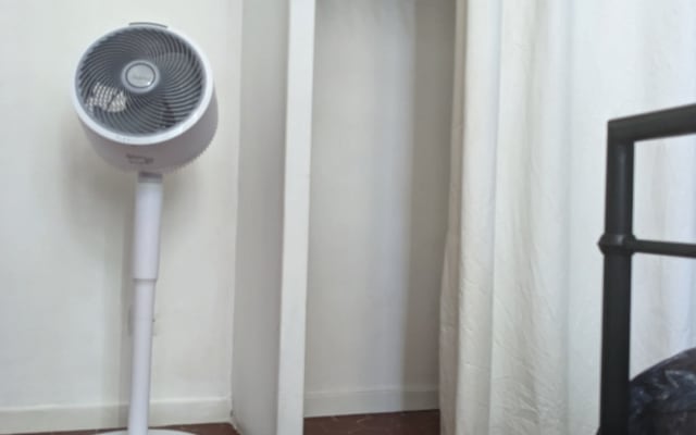 Chambre privée centre HYERES + jardin + vélos