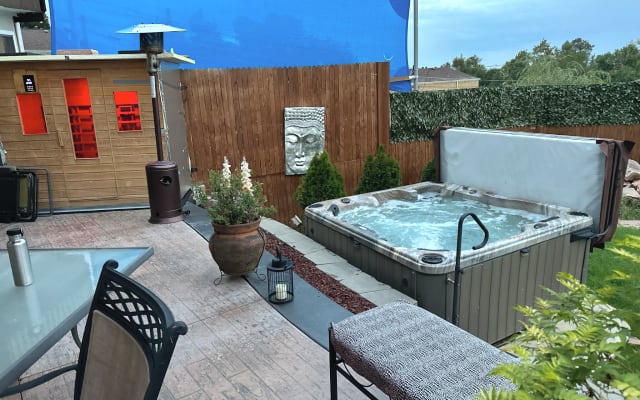 Greg's listing on misterb&b - Chilling in the nude friendly back yard