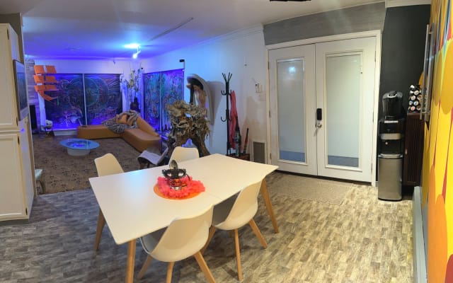 Greg's listing on misterb&b - Entry / dining room