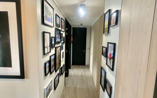 Habitación en hermoso y amplio depto.