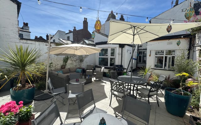 Historic beach cottage within easy reach of Liverpool city centre.