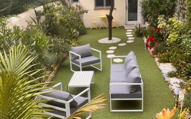 Calme dans un jardin centre ville Cannes