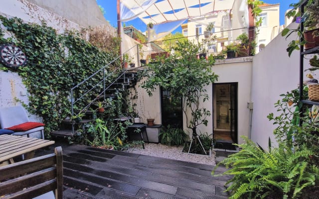Sam's listing on misterb&b - Lower to Upper Terrace garden with retractable sunshade