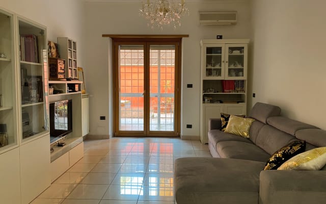 Spacious room in a big and cozy apartment with a garden/terrace - Picture 15