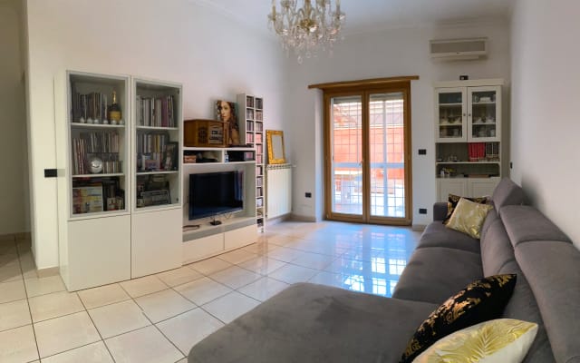 Spacious room in a big and cozy apartment with a garden/terrace - Picture 17