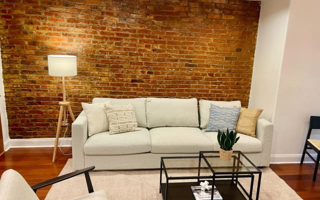 Private Apartment in Adams Morgan