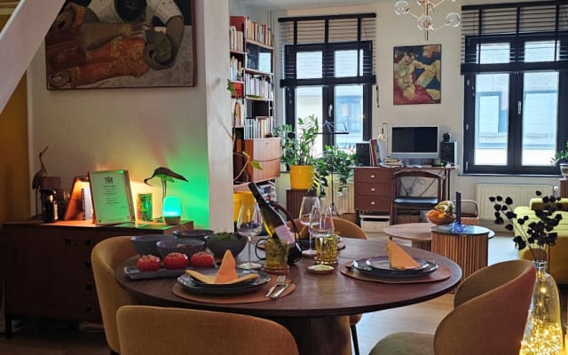 Furnished with class, a 70m2 duplex in the heart of Brussels.