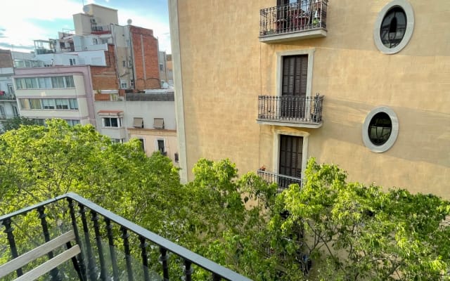 Habitación para uno en un piso reformado, con cama XL en el Poble Sec