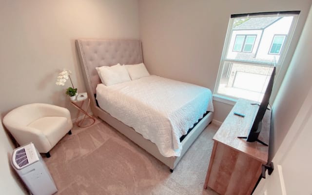Das Hideaway - Privatzimmer Gated Community 15 min zu DT/Montrose - Kopie...