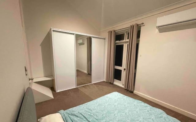 Chambre à coucher à proximité de la gare centrale et de la vie gay...