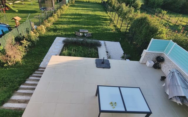 Maison individuelle avec grand jardin et salle de sport