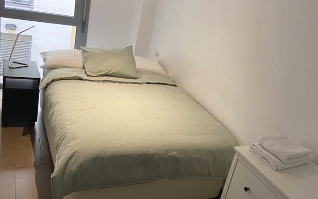 Room with private bathroom in excellent location (downtown)