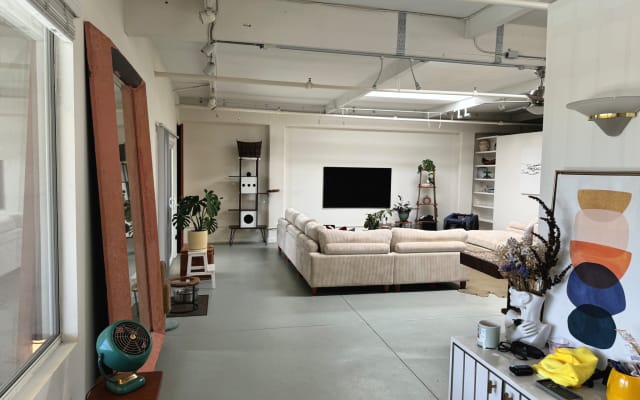 1500sqft light filled loft with private bedroom and dog friendly