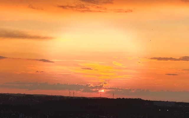 Privatzimmer mit toller Aussicht auf die Stadt aus luftiger Höhe