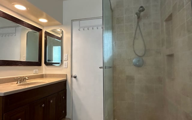 Media City Hillside House - 4 Bedroom with Pool & Fiber Internet 1Gig  - Picture 19