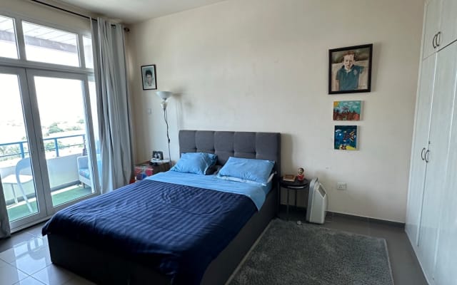 2 quartos grandes disponíveis num belo apartamento, perto do centro...